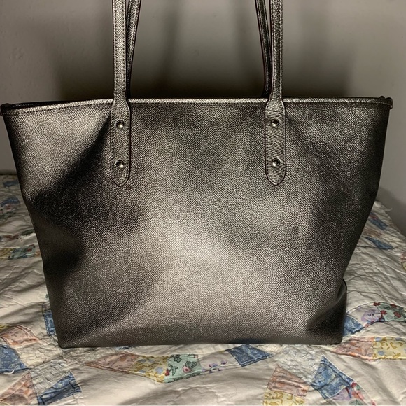 Coach Silver - Picture 2 of 9